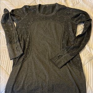 lululemon athletica swiftly tech grey/Black Long Sleeve Tunic with Thumbholes